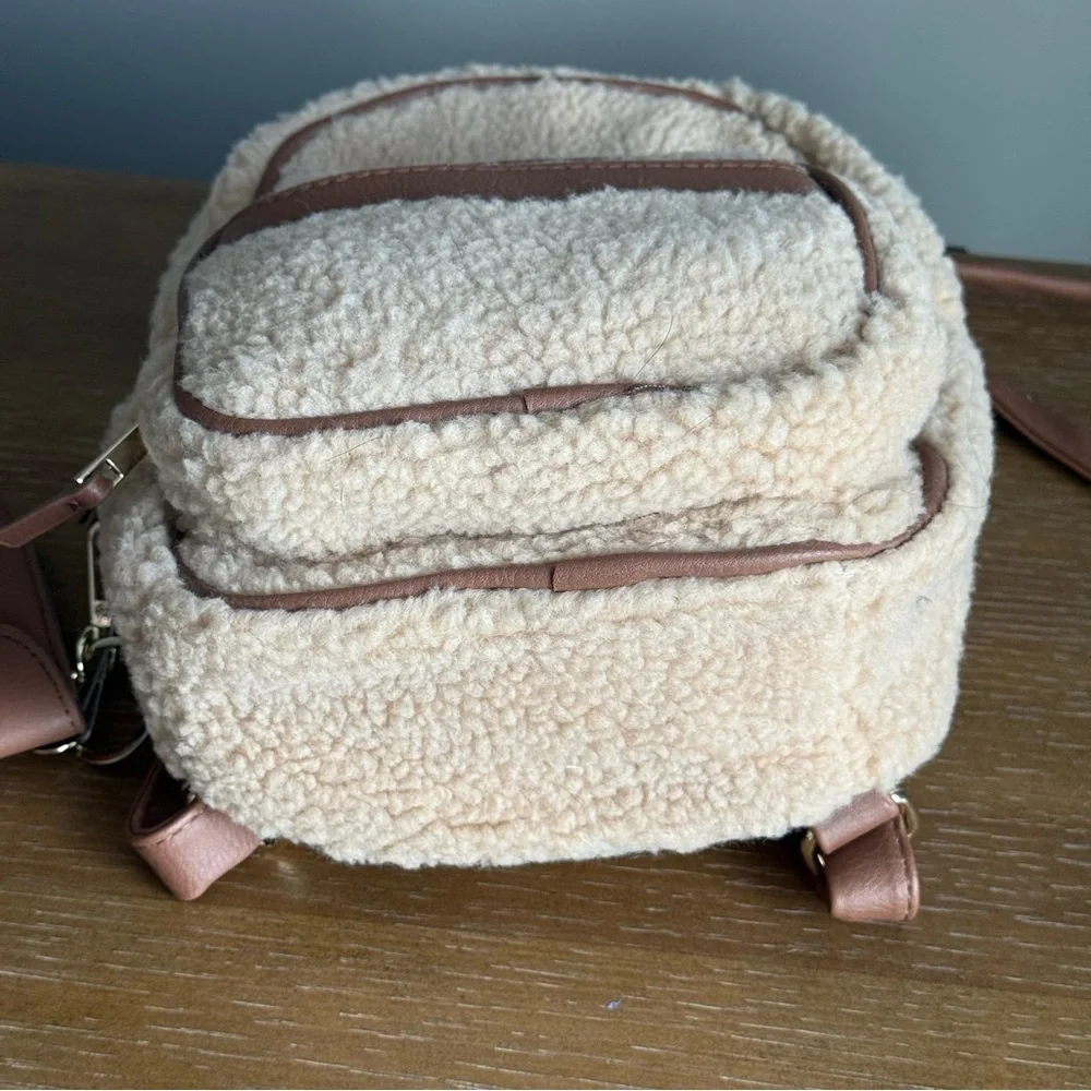 No Boundaries Women's Hands-Free Convertible Backpack Purse Bag Beige Fleece